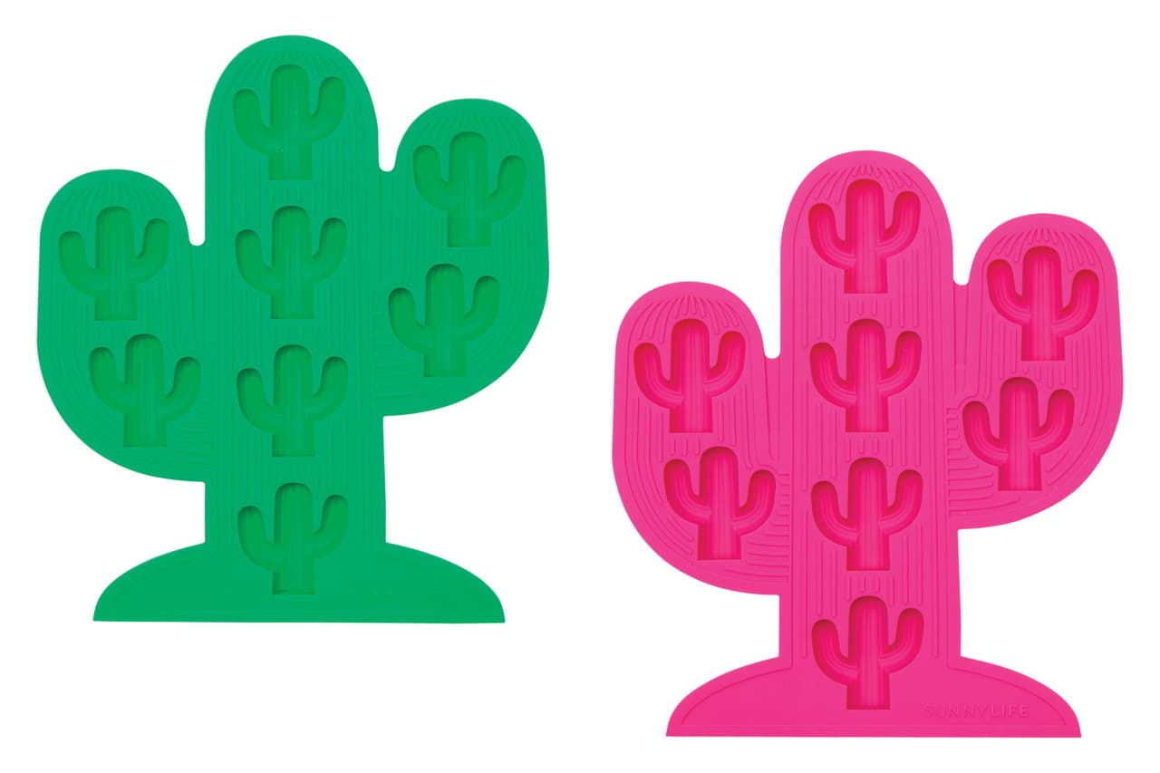 <b>Moldes para hielos: </b>añade un poco de diversión a tus aguas frescas con estas charolas que hacen ocho hielos en forma de cactus, una de las especies icónicas de la botánica mexicana. El material es de silicón flexible; fácil de usar y de limpiar.|De venta en: 
<b><a href="www.sunnylife.com">Sunny Life, </a></b>$26.95 dólares.