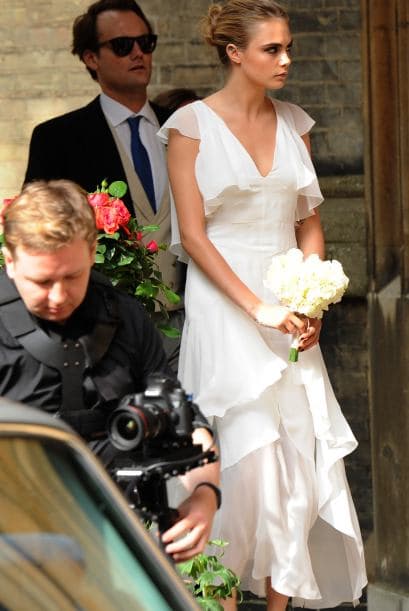 Con un escote discreto al frente y uno más pronunciado en la espalda, pudo mostrar su estilizado cuerpo.