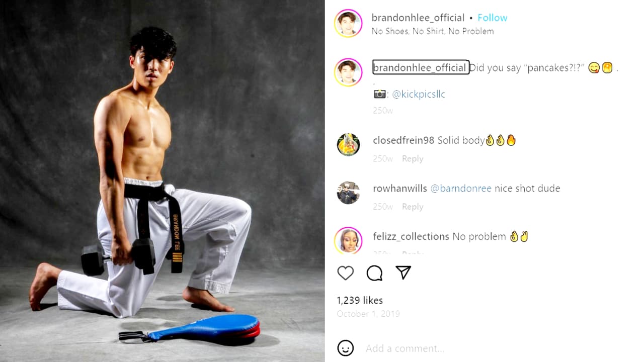 A sus 25 años es maestro de Taekwondo y ha ganado varios campeonatos en esta disciplina.