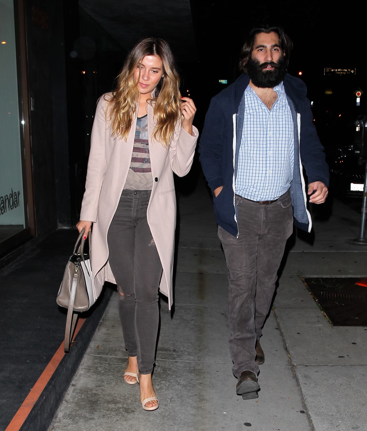 La hija de Luis Miguel salió a cenar con un galán peculiar. ¿La flechó Cupido?