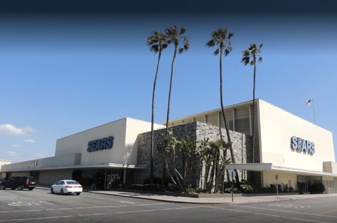 Esta tienda se encuentra en el 8150 de la avenida La Palma, en
<b>Buena Park.</b>