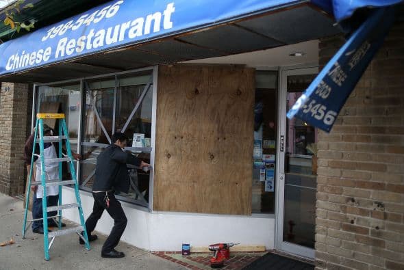 Las autoridades de Nueva York y Nueva Jersey han tomado una serie de medidas preventivas y han pedido a la población que tenga una serie de suministros básicos por si hubiera cortes de suministro eléctrico o necesidad de abandonar urgentemente de sus viviendas.