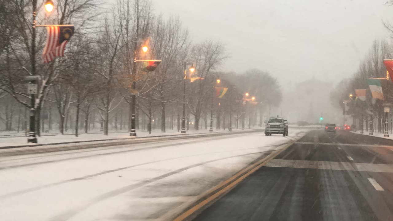 Las brigadas del Departamento de Calles de Filadelfia permanecían vigilantes, calles, aceras y áreas verdes permanecían cubiertas de nieve. El Museo de Arte tampoco se podía divisar.