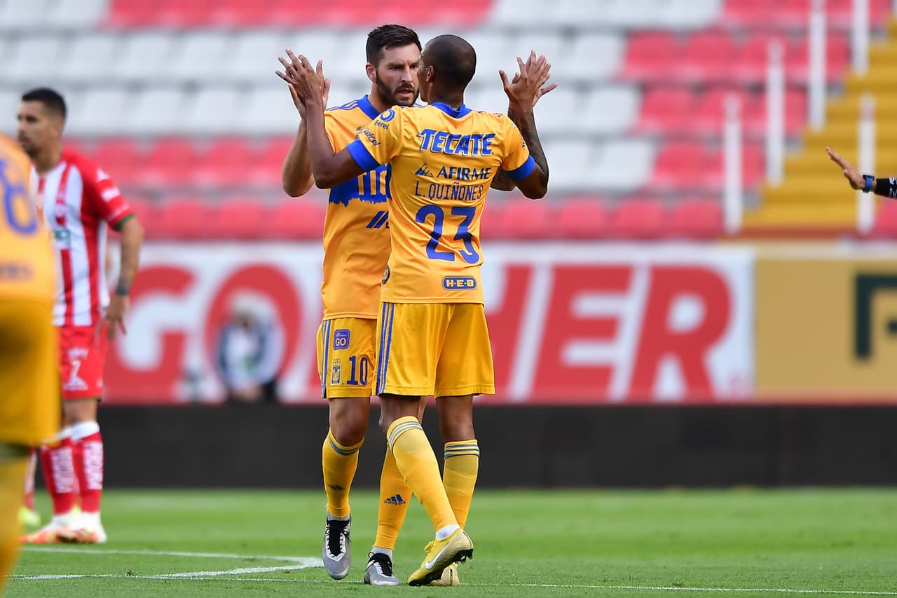 Quiñones mandó un centro a segundo palo para que el francés mandara guardar el balón con un firme testarazo.