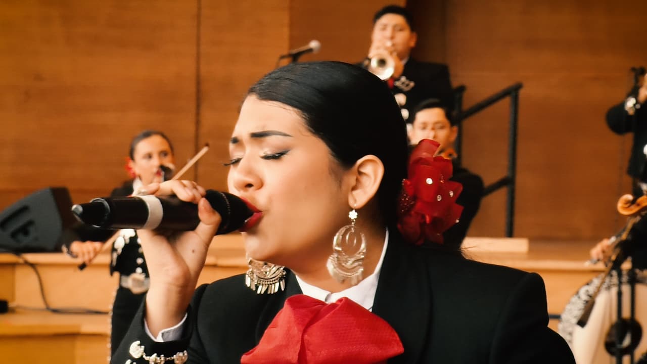 César Maldonado es banquero y es el fundador de la Fundación Herencia de México que se dedica a promover el mariachi entre los jóvenes del sur de Chicago. Hace unos años los estudiantes grabaron un disco y fueron nominados al Grammy. Ahora giran por el mundo.