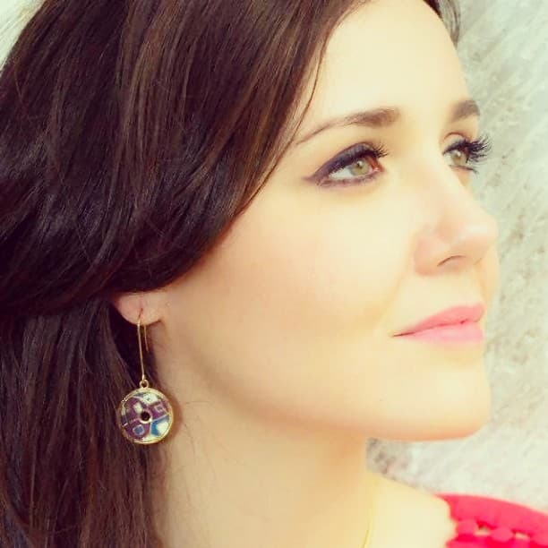 También ha probado suerte en el cine donde actuó en las cintas 
<i>Así es la suerte</i> y 
<i>Vera</i>.