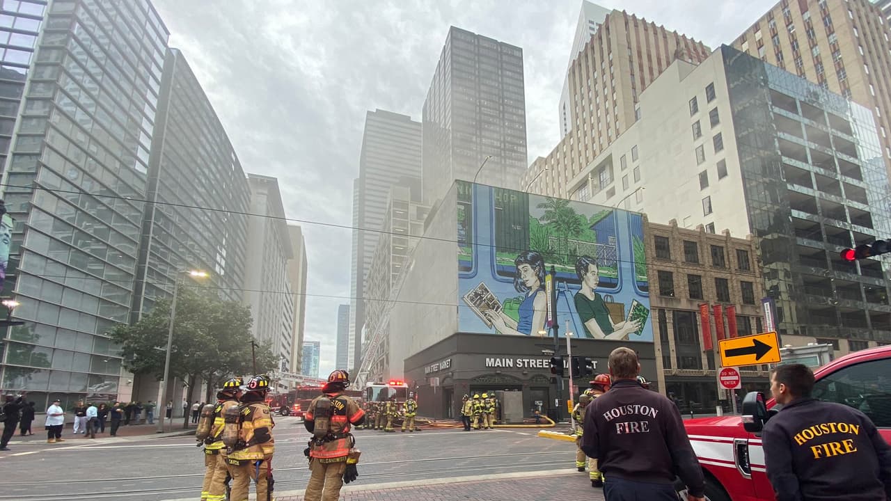 Incendio en el edificio Main St Market.