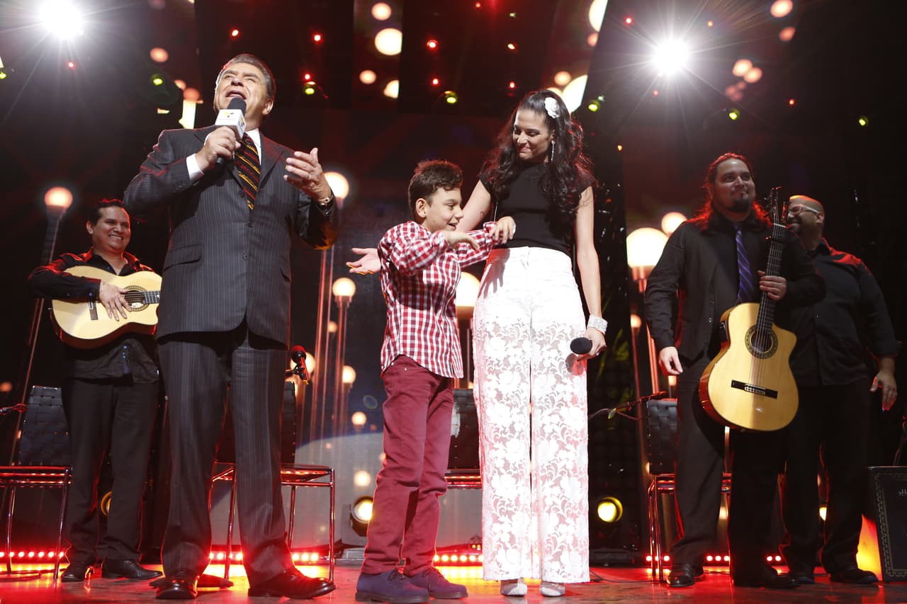 Adrian y Natalia cantando juntos hizo sonreír nuestros corazones