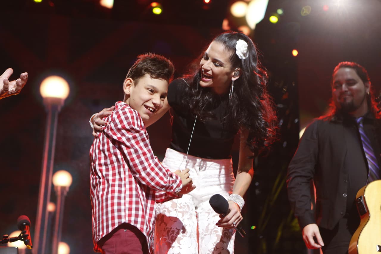 Adrian y Natalia cantando juntos hizo sonreír nuestros corazones