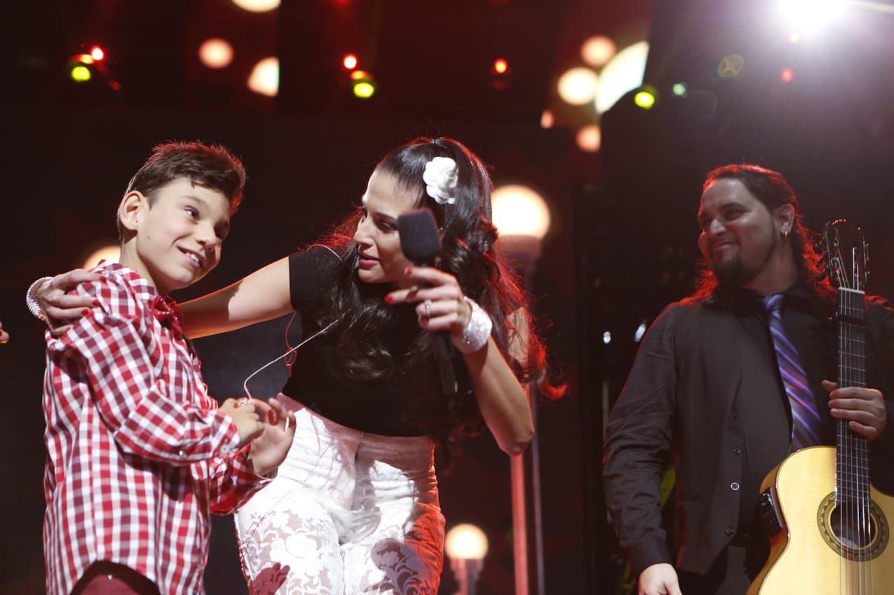 Adrian y Natalia cantando juntos hizo sonreír nuestros corazones