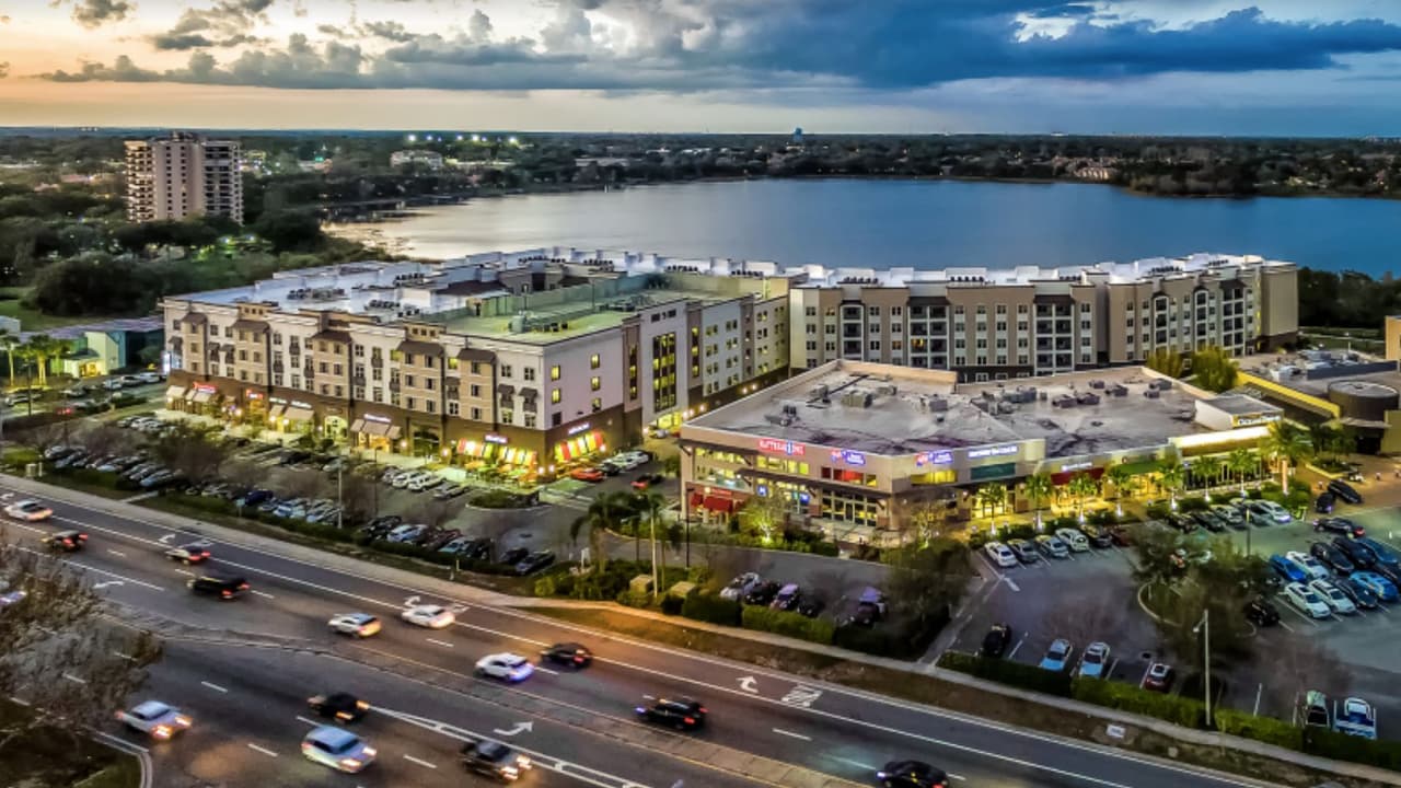 Peritaje descubre un hueco debajo de apartamentos evacuados por daños estructurales en condado Orange