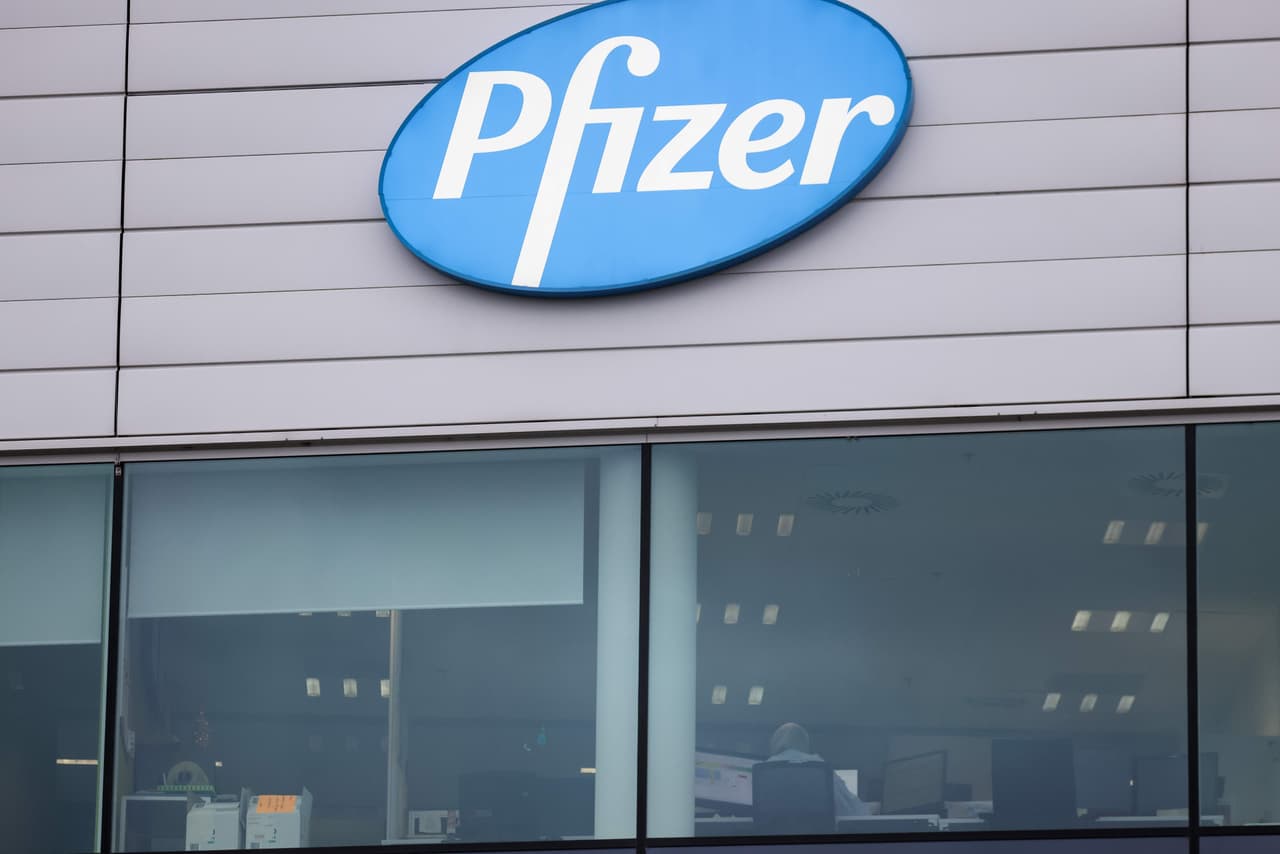 Según dijo Ron DeSantis, espera que la próxima semana la Administración de Drogas y Alimentos (FDA) apruebe la vacuna de Pfizer y luego la de Moderna.