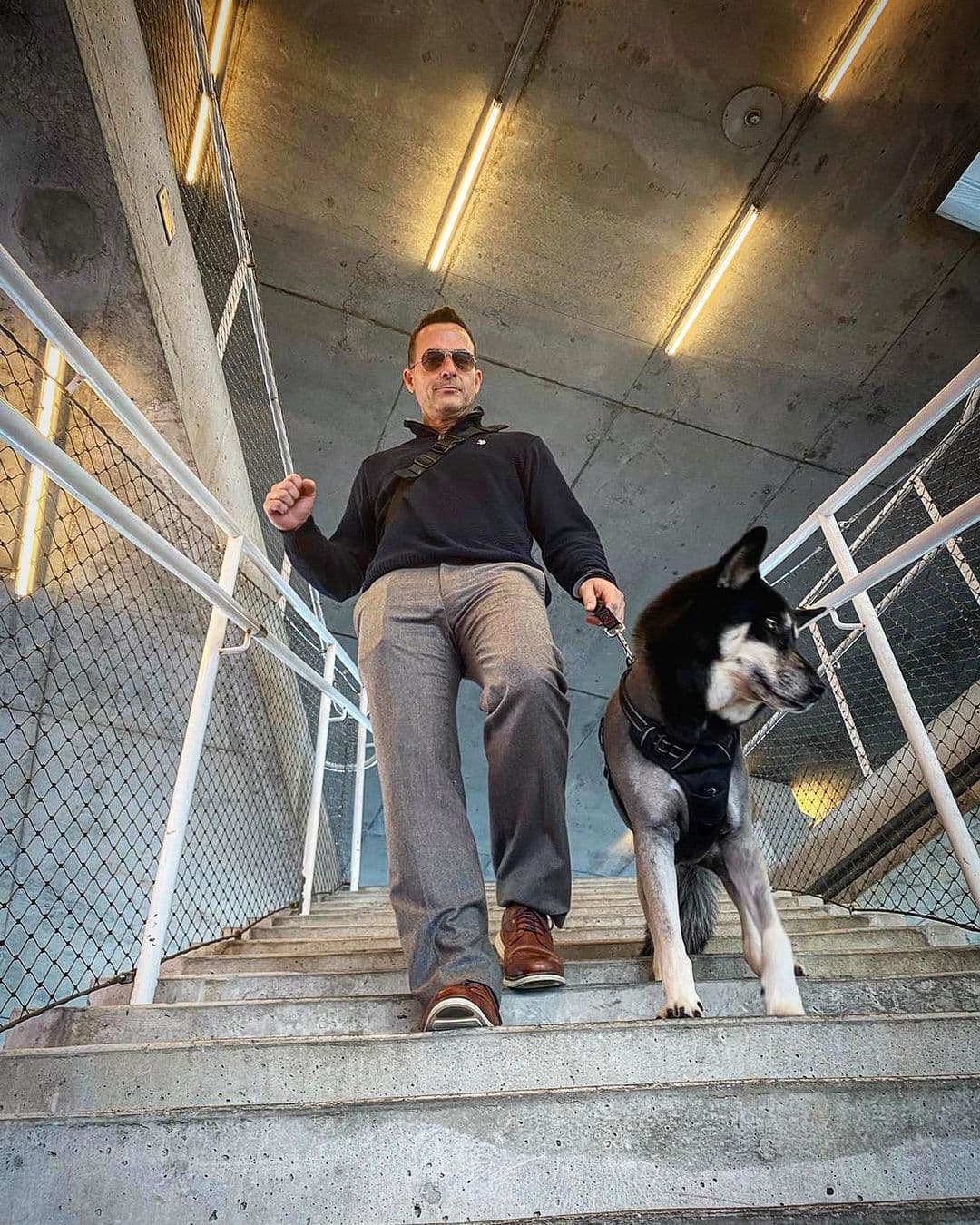 Carlitos nos compartió esta imagen con su compañerita Mia.