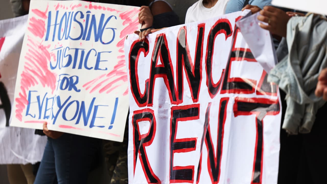 DeSantis permite que venza la moratoria a quienes no pueden pagar la renta en Florida: estas son sus opciones 