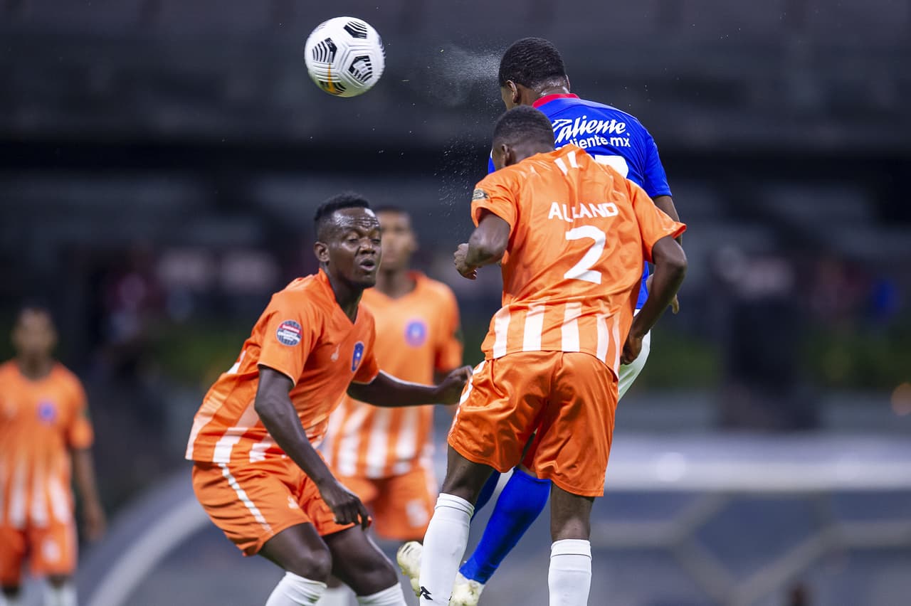 Llueven goles en la capital mexicana y con un marcador de 8-0 a favor, Cruz Azul elimina al Arcahaie de Haití en los octavos de final de la Concacaf Liga de Campeones.