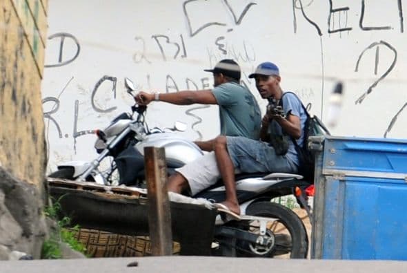 Los agentes han decomisado 900 kilos (1984 libras) de drogas en la favela de Vila Cruzeiro.