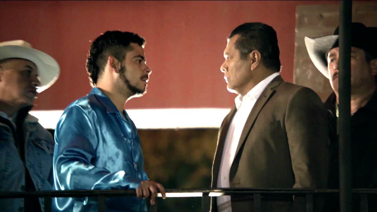 Pero se dio cuenta que su abogado discutía con un hombre.