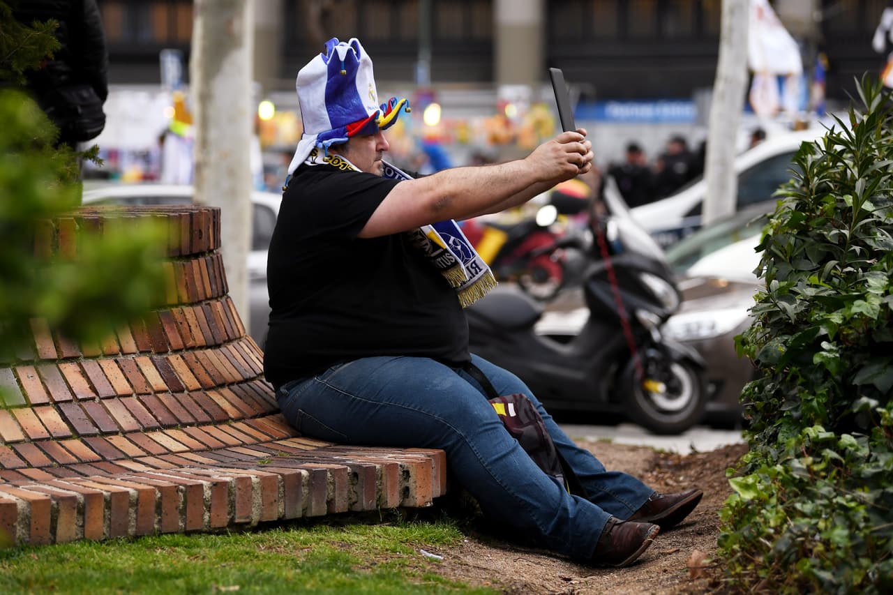 Los fanáticos le dieron un condimento especial al partido de Real Madrid y Juventus en el choque de vuelta de los cuartos de final de la Champions League, con el colorido especial del fútbol.