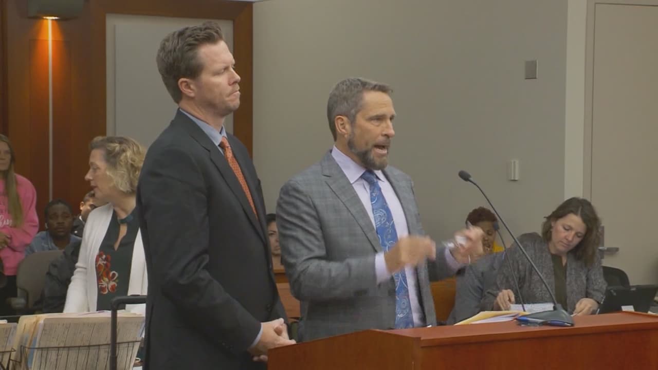 Renuncia el Asesor del condado de Maricopa tras las acusaciones de ser parte de un esquema de fraudes de adopción