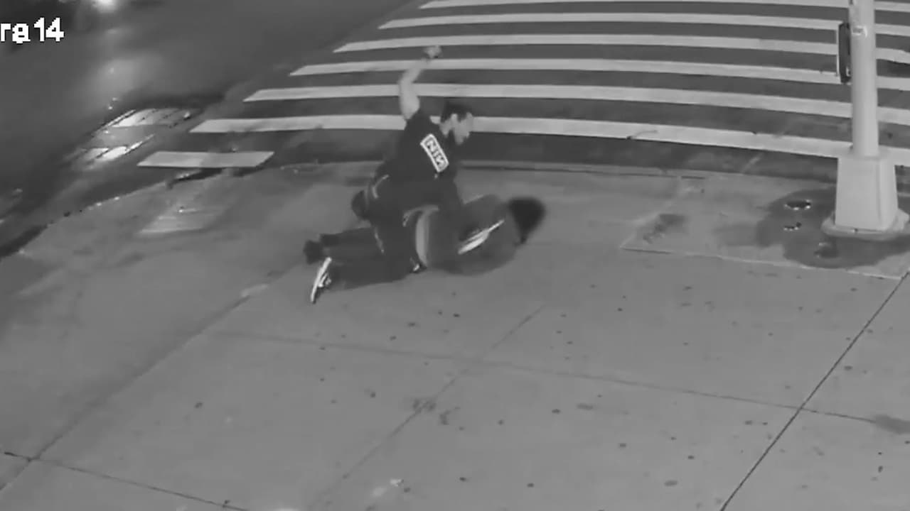 Policía busca a sospechoso de golpear a joven con una manopla de acero en Harlem