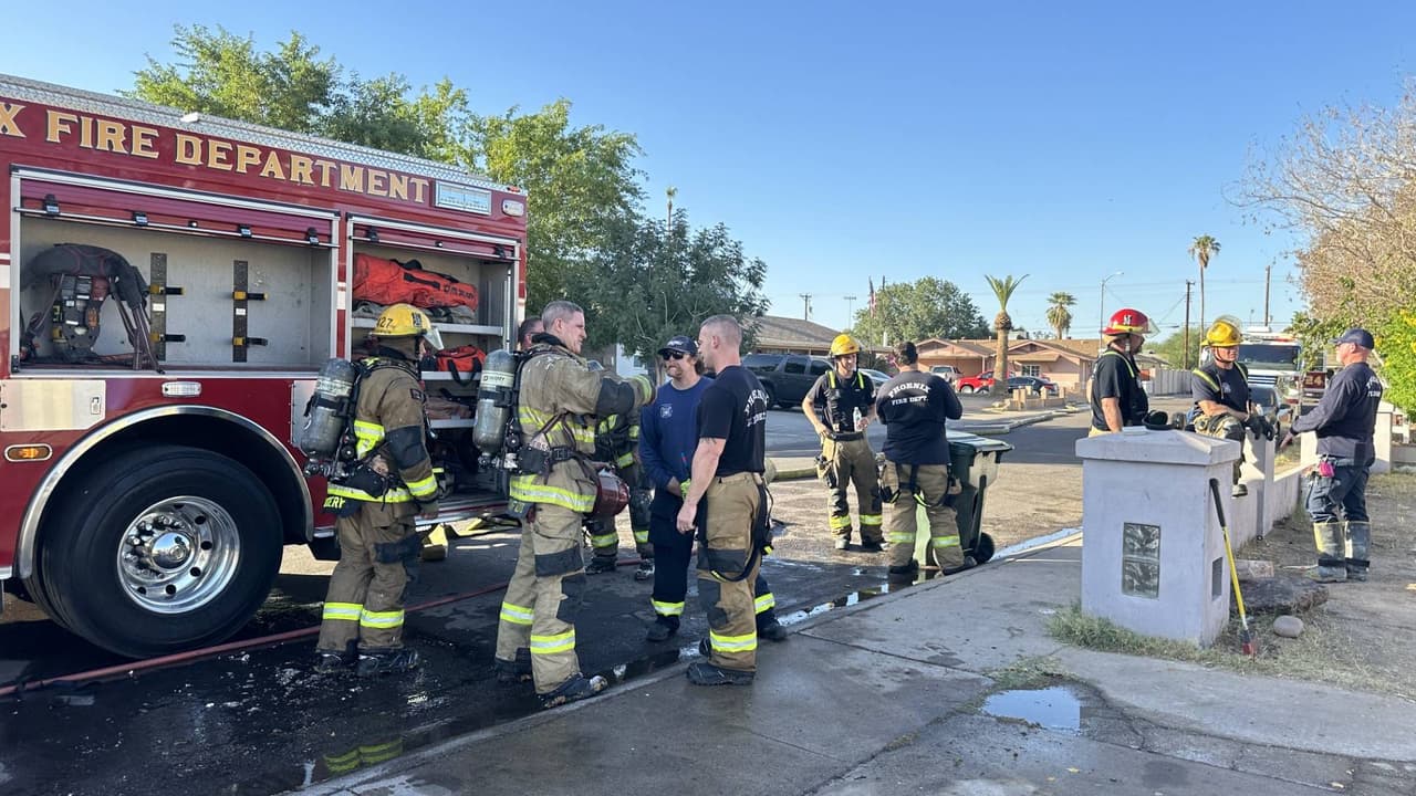 El incendio se reportó al Departamento de Bomberos de Phoenix alrededor de las 3:13 p.m. sobre el 3131 de N 54th Avenue.