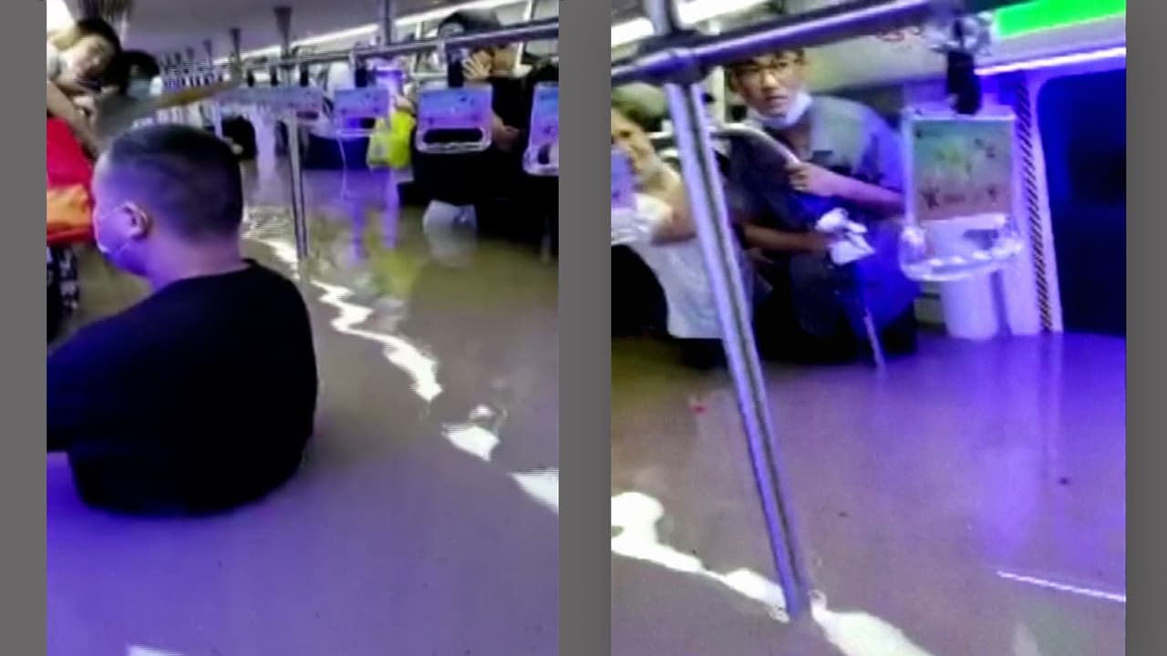 Doce personas perecieron en la inundación del metro de Zhengzhou, capital de la provincia central 
<a href="https://www.univision.com/temas/china">china</a> de Henan, y cinco resultaron heridas, anunciaron las autoridades. Imágenes difundidas en las redes sociales mostraban a los 
<a href="https://twitter.com/thepapercn/status/1417481408315023370?s=20" target="_blank">pasajeros con el agua hasta el cuello</a> en un vagón.
<br>
<br>Un pasajero contó en la red Weibo que los socorristas abrieron el techo de su vagón para sacar, uno por uno, a los pasajeros. Otras imágenes muestran a un pasajero sentado en el techo de su vagón medio sumergido por el agua en un túnel.