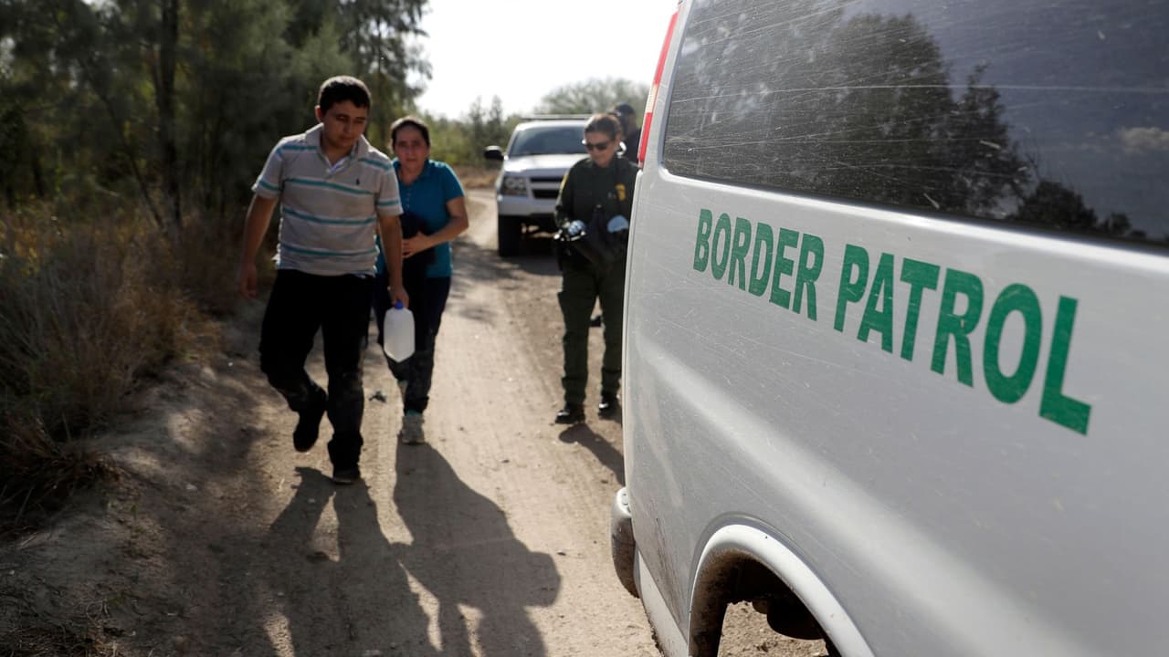 <b>EN VIDEO: </b>Orden ejecutiva limita el asilo para inmigrantes, acelera deportaciones y da facultades para cerrar la frontera fue emitida hace más de un mes. Estos son los resultados que han tenido en la frontera.