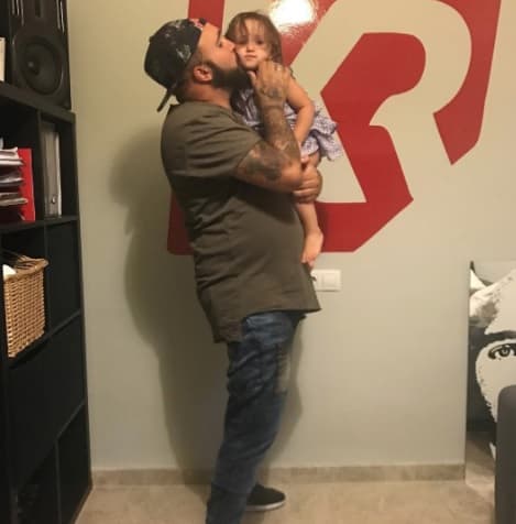 Él mismo ha dado a conocer el antes y el después de su imagen en las redes sociales.