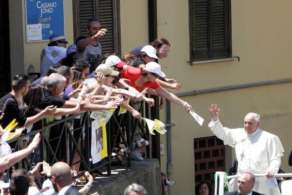 A ellos les pidió que trabajen por el bien de las familias en estos momentos de crisis.