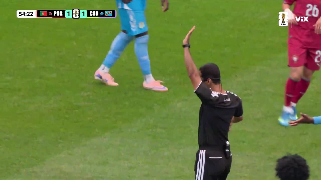 ¡Que golazo... anulado! Joao Cancelo remató de chilena pero estaba en posición adelantada