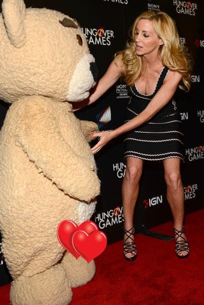 La alfombra de roja de la más reciente parodia 'Hungover Games' mostró personajes demasiados ilustrativos que para más de uso estuvo subidos de tono. La parodia de 85 minutos, se estrena este 18 de febrero y hasta el momento tienen un rating promedio entre los críticos del portal IMDB.com