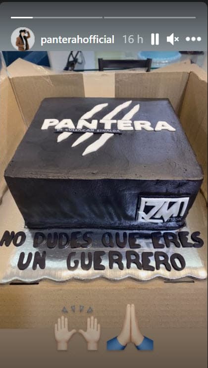 Su disquera, JM Music, le envió este pastel con un mensaje alentador ante la adversidad que enfrenta en medio de esta nueva vuelta al sol.
<br>