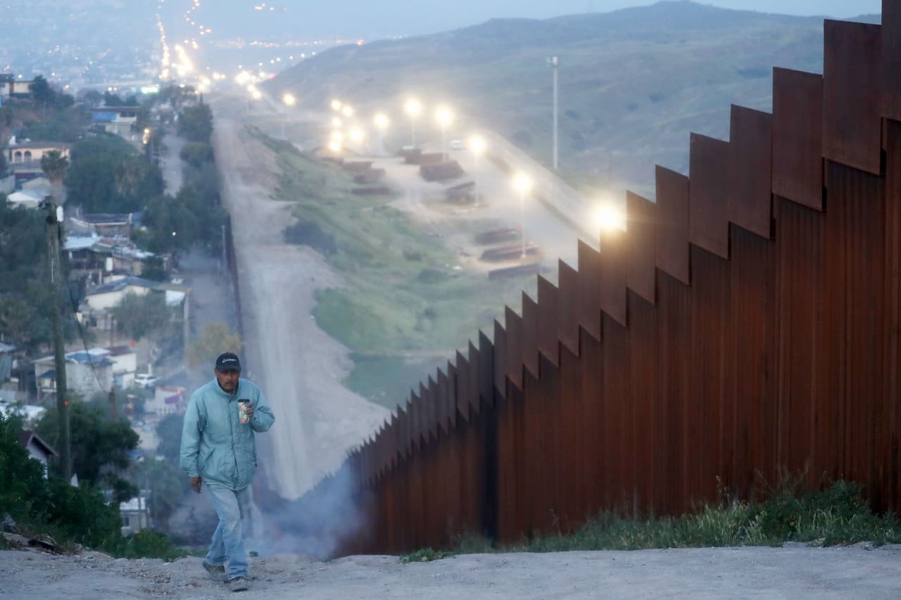 ¿Busca Biden derribar la política migratoria de Trump y desproteger las fronteras? Chequeamos los planes de ambos candidatos
