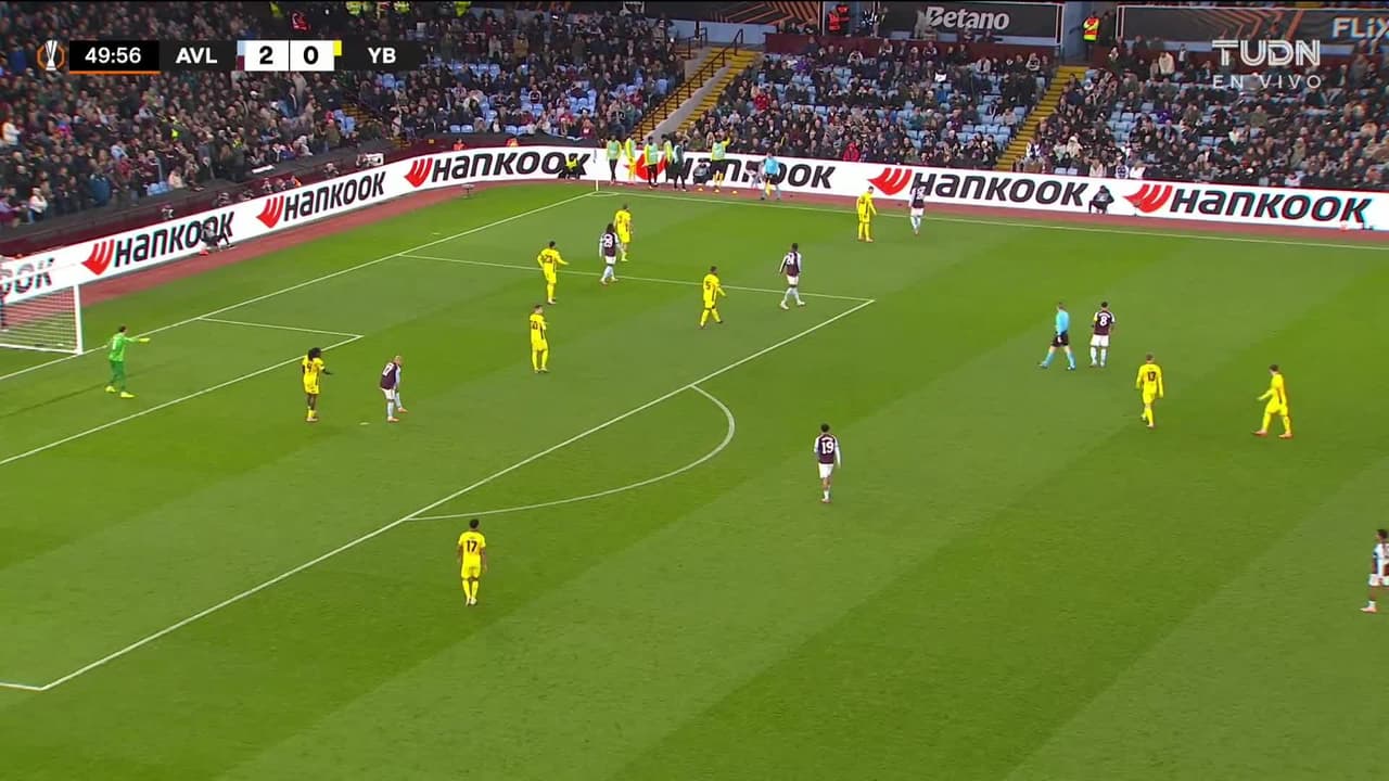 ¡TIRO ATAJADO! disparo por Jadon Sancho.