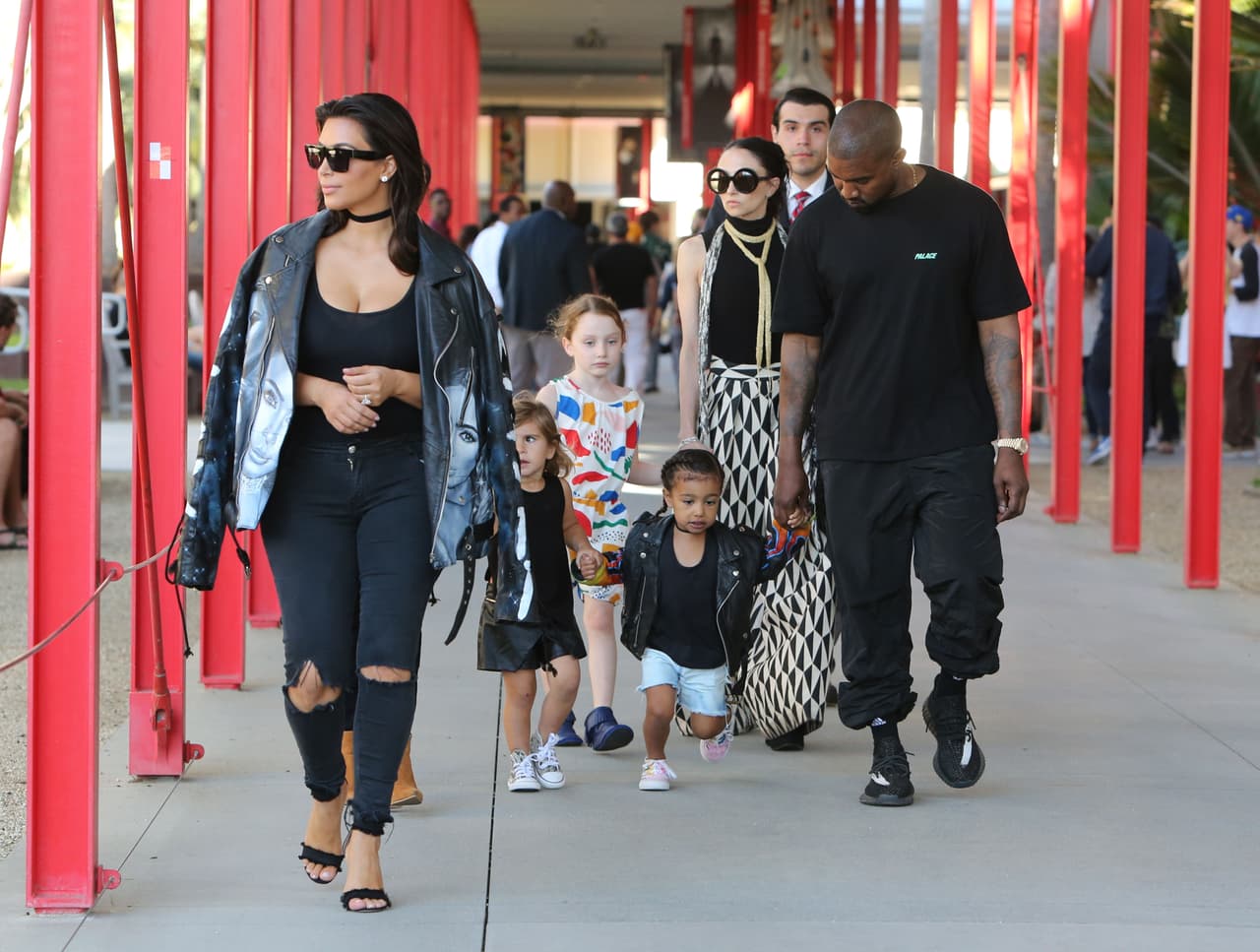 El clan Kardashian visitó el County Museum of Art de Los Ángeles.