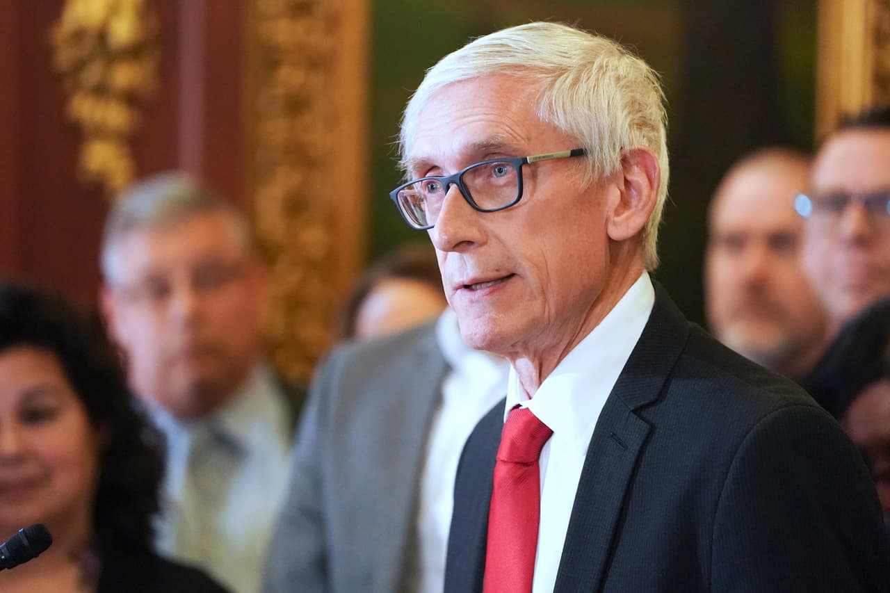 El gobernador de Wisconsin Tony Evers en Madison, Wisconsin, 6 de febrero del 2020. (Steve Apps/Wisconsin State Journal via AP, File)
