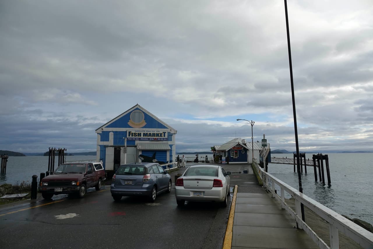 La fuente aseguró que "muchos de los dueños de negocios" de la zona están de acuerdo con los deseos de privacidad y una vida más "normal" del 
<b><a href="https://www.univision.com/famosos/meghan-markle-y-el-principe-harry-le-rinden-tributo-por-primera-vez-en-instagram-a-la-princesa-diana-fotos" target="_blank">hijo menor de Lady Diana</a></b> y su familia.
<br>