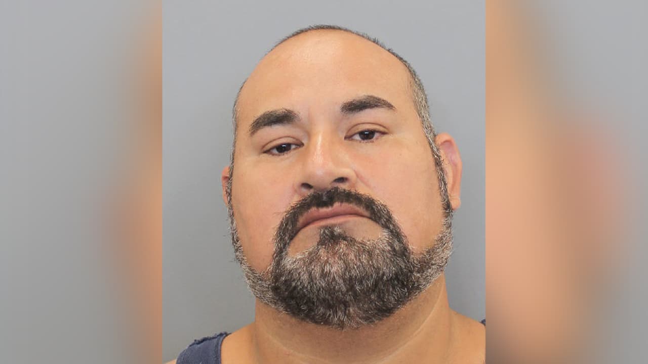 Juan Manuel Cisneros, fue arrestado por violación de orden de libertad condicional.