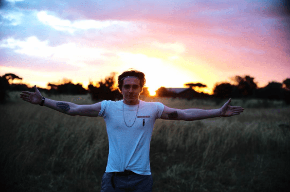 Un cuerpo sexy y trabajado, así es como vemos a Brooklyn en sus redes sociales.