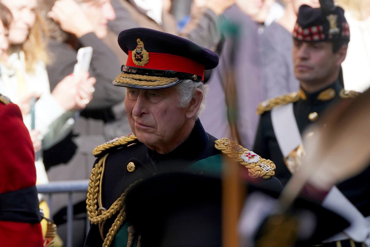 Antes de volar a Edimburgo, el rey Carlos III tuvo este lunes su primera sesión con el Parlamento británico, en donde pronunció un discurso. 
<br>