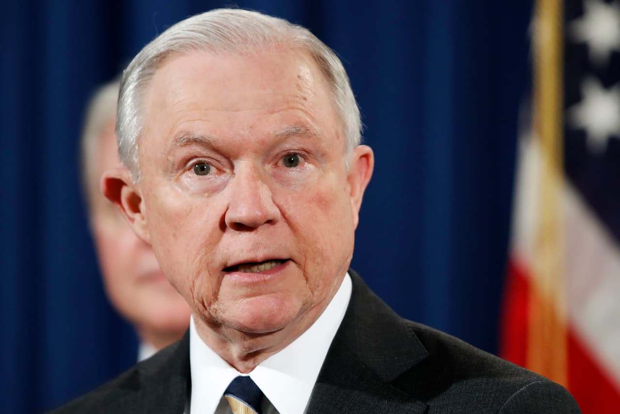 Jeff Sessions en conferencia de prensa en Washington.
