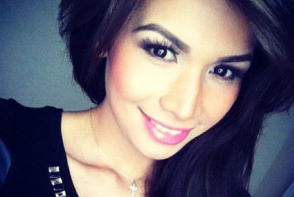 A través de las famosas fotos 'selfies' es como nuestra reina mantiene una estrecha relación con sus seguidores. Este tipo de fotos se han convertido en un fenómeno y no hay quién no se haya tomado una. Ahora puedes subir la tuya con el hashtag #NBLselfie para ganar un kit de belleza, los detalles aquí