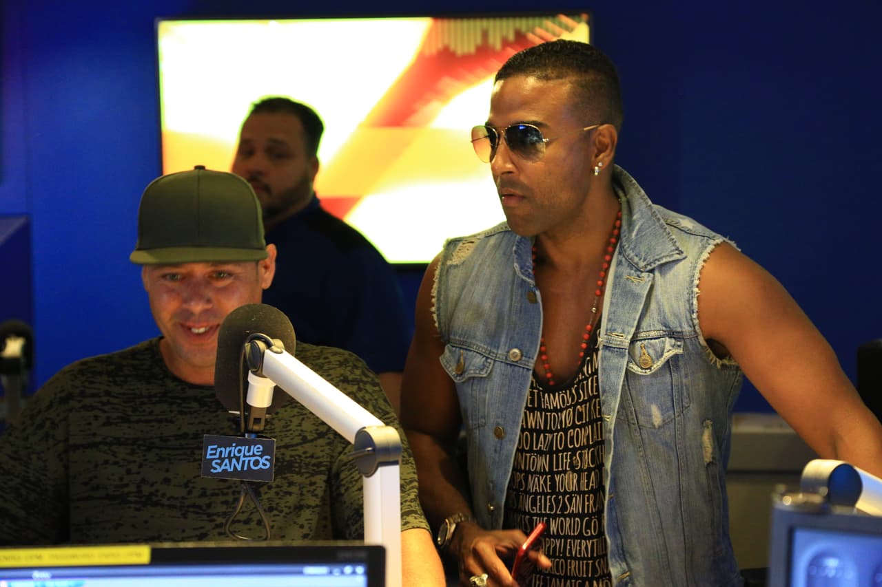 Después de 7 años ausentes de los escenerios, Los Orishas regresan a presentarse en Miami, pero primero no podía faltar una visita al Enrique Santos Show.