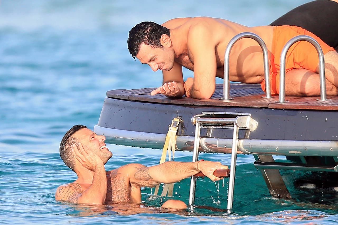 ¡Se ven enamoradísimos! Son un par de románticos cuando están juntos.