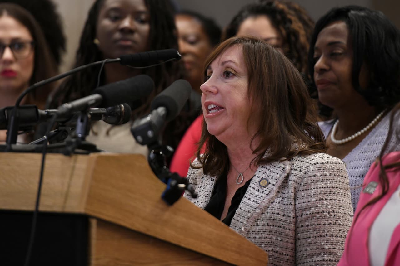 “Hipócrita”, “frívolo” y “vergonzoso”: políticos demócratas de Florida critican a la fiscal Moody por apoyar demanda de Texas