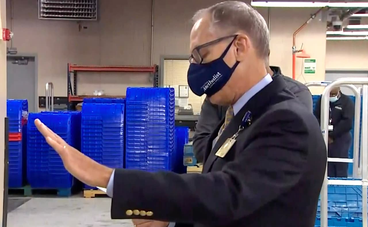 “Comienza el proceso para terminar esta pandemia, ayúdanos para que hagamos nuestra parte”, la bendición al recibirse las vacunas contra el coronavirus.