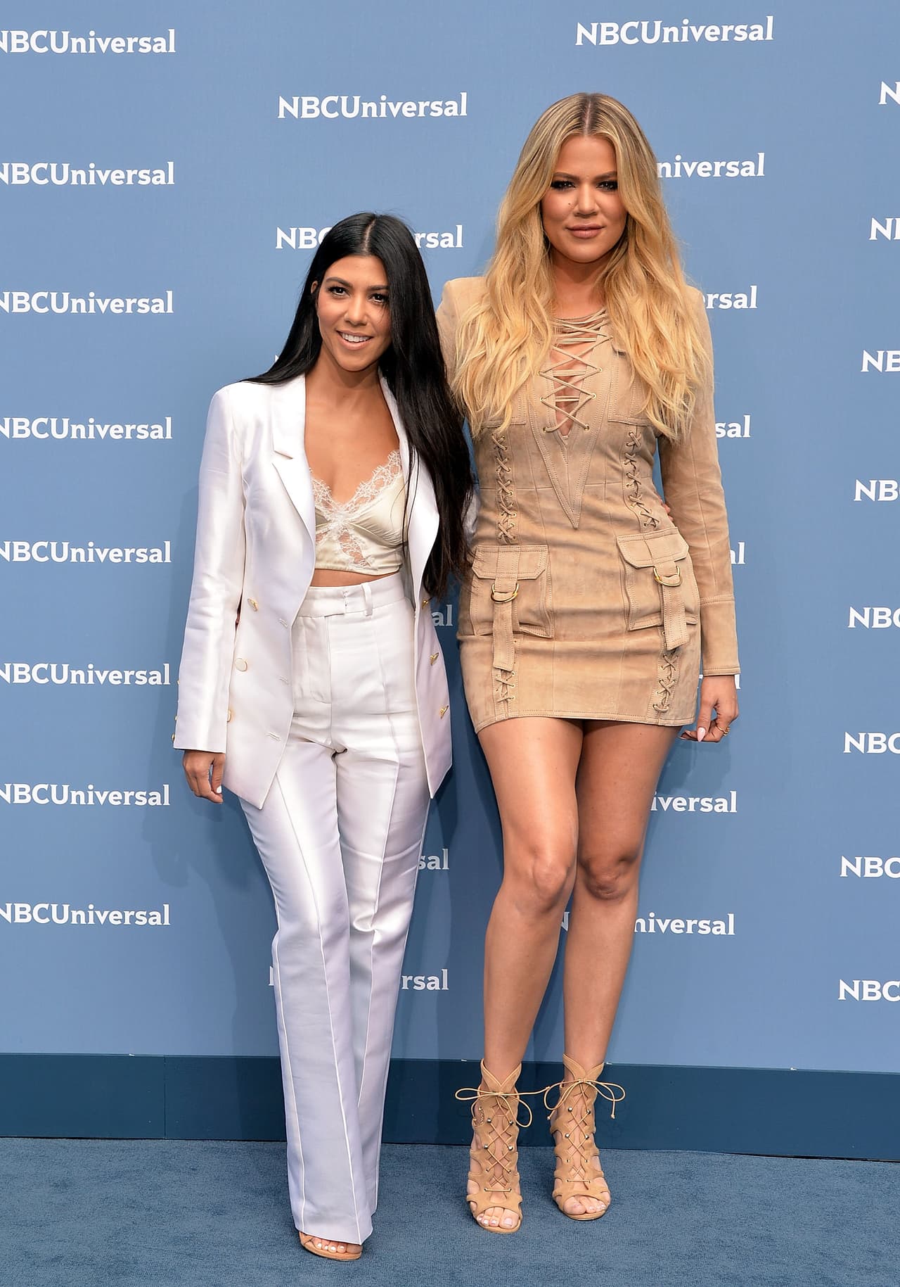 "Siento que Khloé y yo estamos bien. Hablé con ella todo el tiempo que estuvo en Milán; estuvimos haciendo FaceTiming. Nos pusimos en contacto por FaceTime de camino a la escuela esta mañana, la vi esta mañana en la escuela. Ya sabes, estamos bien. Creo que simplemente la vida no es la misma. Creo que estoy en un lugar diferente", aseveró Kourtney.