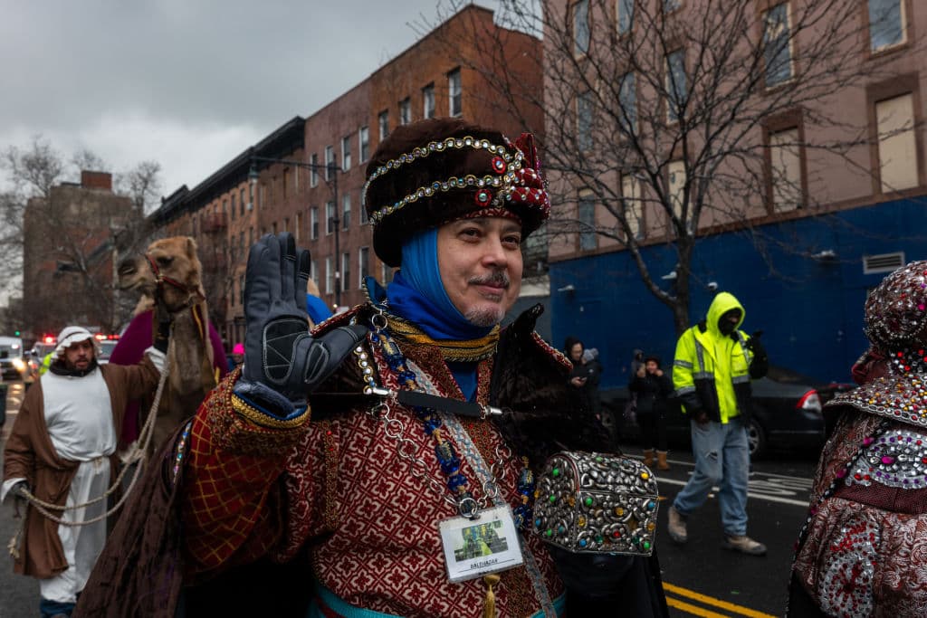 En el contexto actual, el desfile tiene una relevancia especial. Nueva York es hogar de millones de inmigrantes latinos que buscan preservar sus tradiciones y compartirlas con nuevas generaciones.