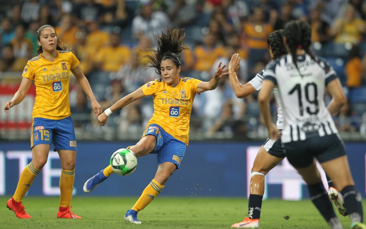 Y las cosas no se quedaron así por mucho tiempo, Rayadas no reaccionó y Tigres sí sacó provecho de las circunstancias.