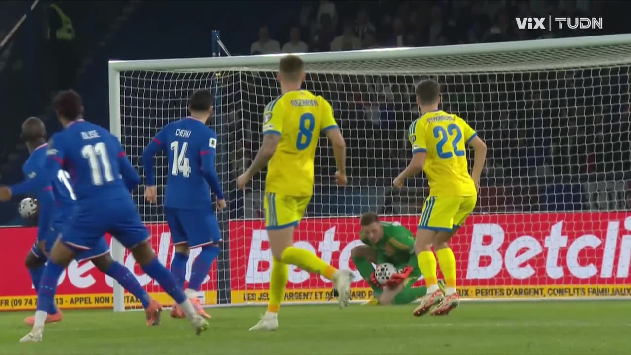 ¡Primer aviso de Francia! Zurdazo de Olise que detiene el arquero